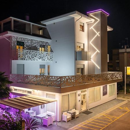Hotel Tre Rose Caorle Kültér fotó