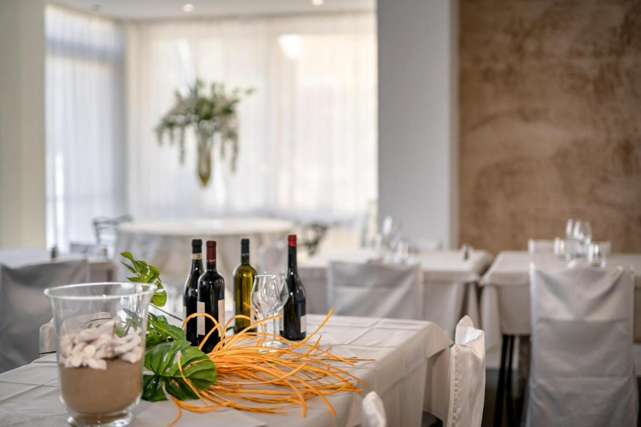 Hotel Tre Rose Caorle Kültér fotó