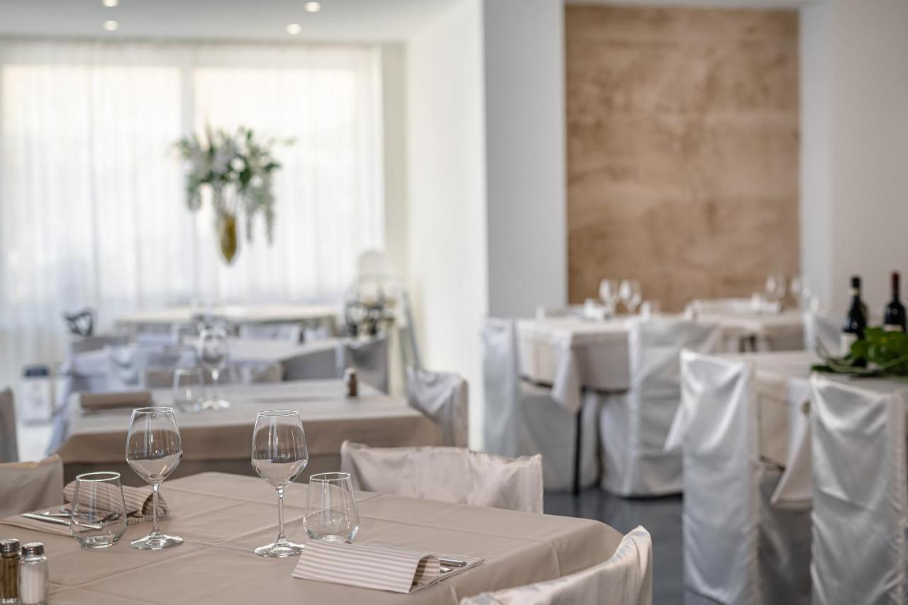 Hotel Tre Rose Caorle Kültér fotó