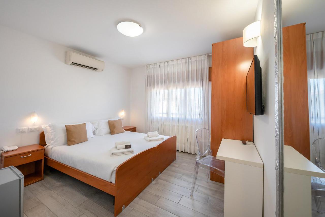 Hotel Tre Rose Caorle Kültér fotó