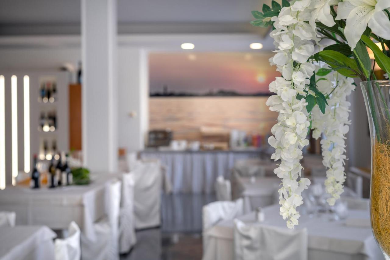 Hotel Tre Rose Caorle Kültér fotó