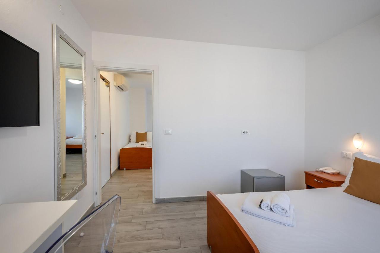 Hotel Tre Rose Caorle Kültér fotó