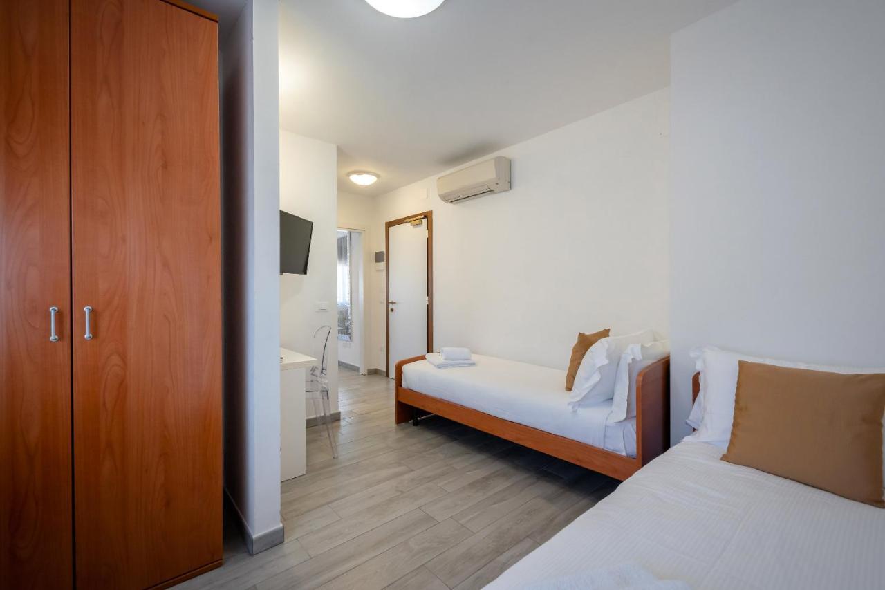 Hotel Tre Rose Caorle Kültér fotó