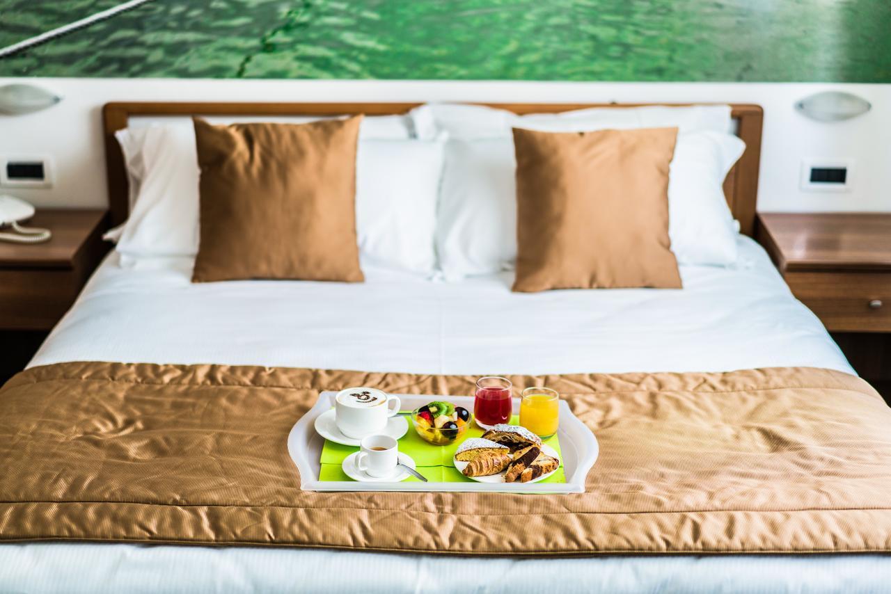Hotel Tre Rose Caorle Kültér fotó